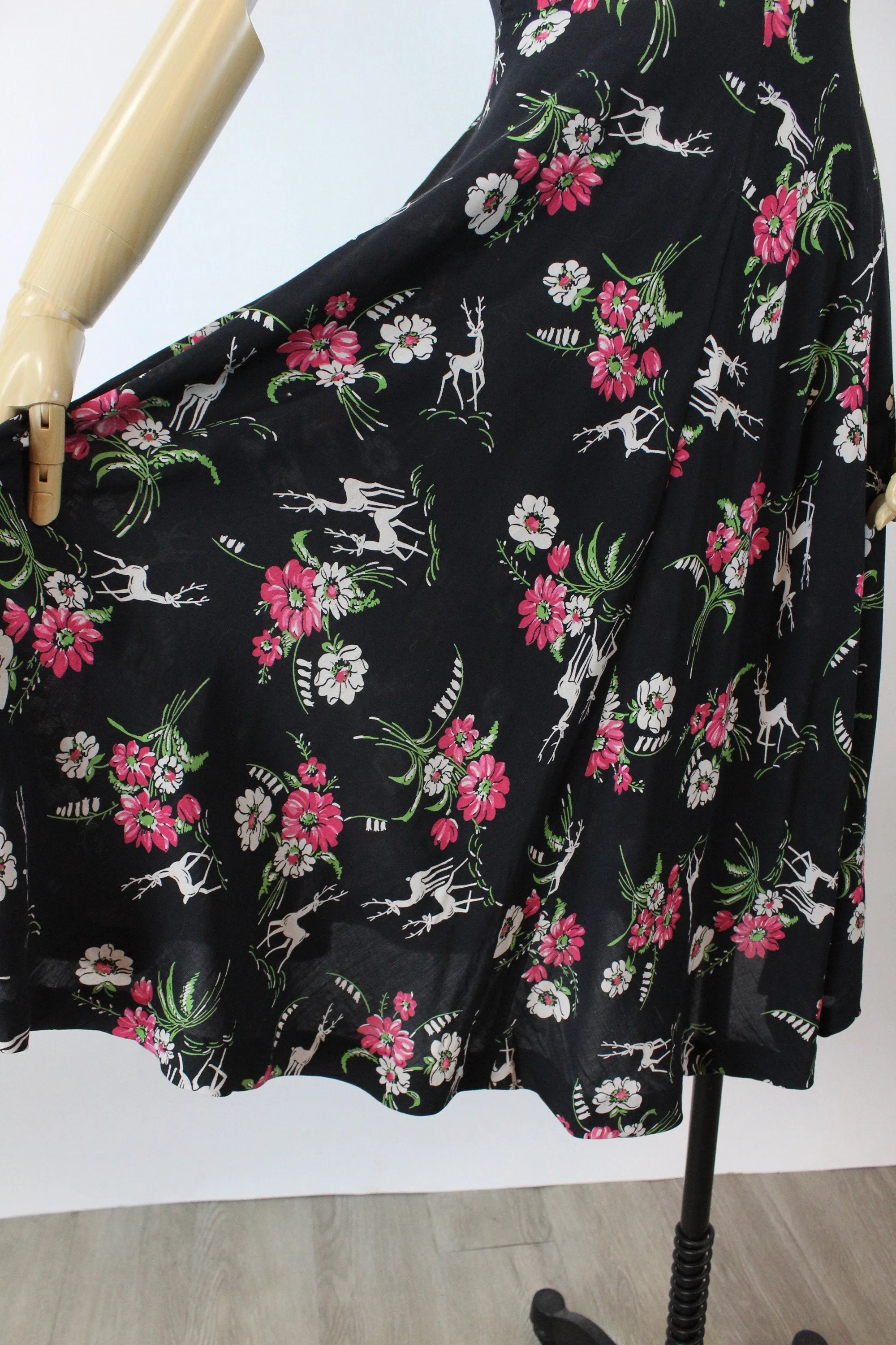 1940s DEER PRINT novelty rayon print dress xs | new spring summer