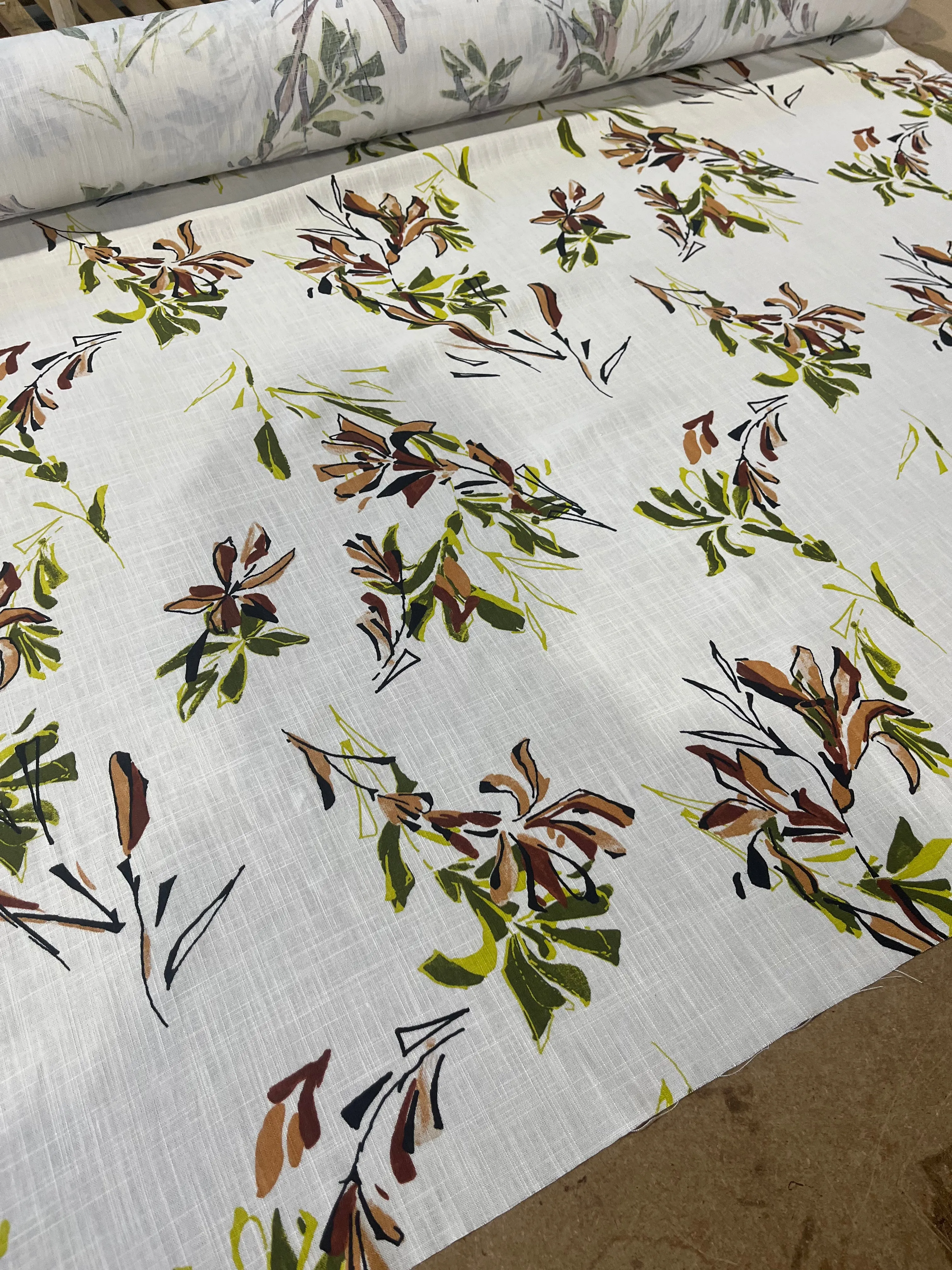 B01 viscose linen khaky/green flowers