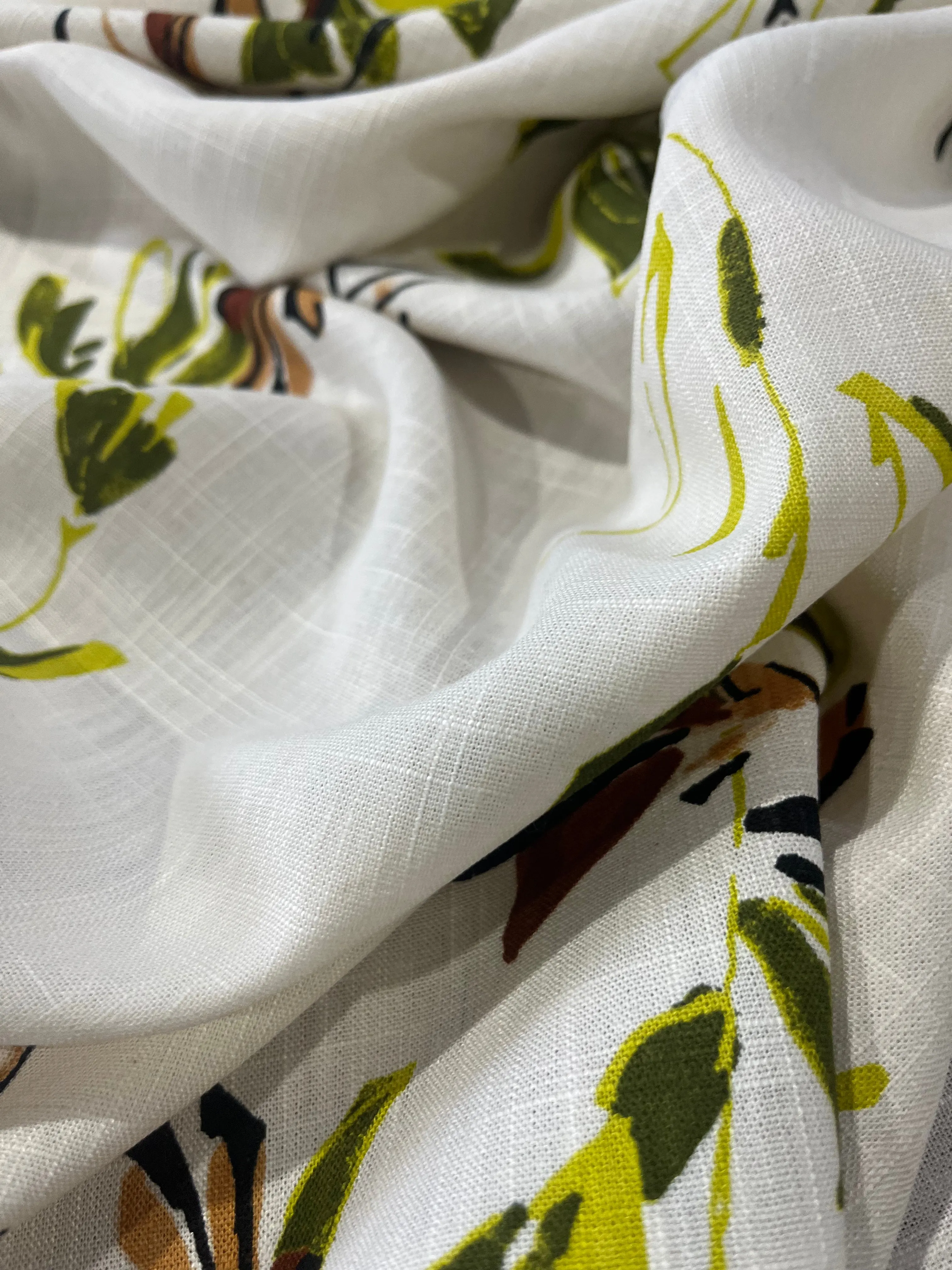 B01 viscose linen khaky/green flowers