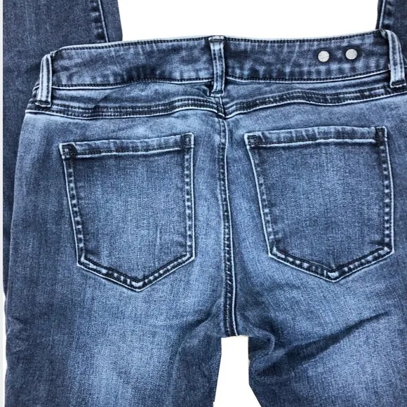 CAbi Women’s Dark Wash Skinny Jeans Size 2 Slightly Distressed Classic Pants