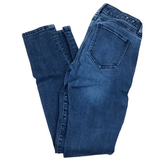 CAbi Women’s Dark Wash Skinny Jeans Size 2 Slightly Distressed Classic Pants