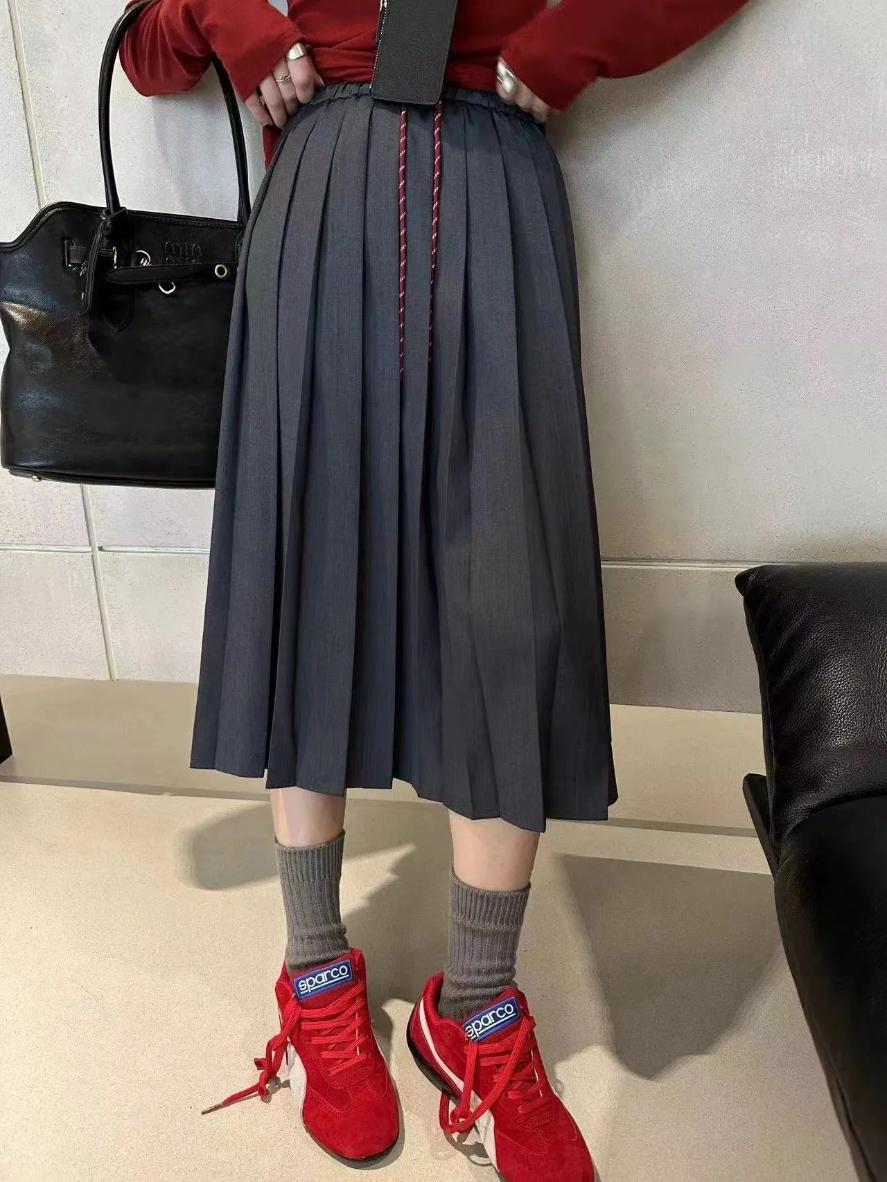Elastic waist pleated skirt