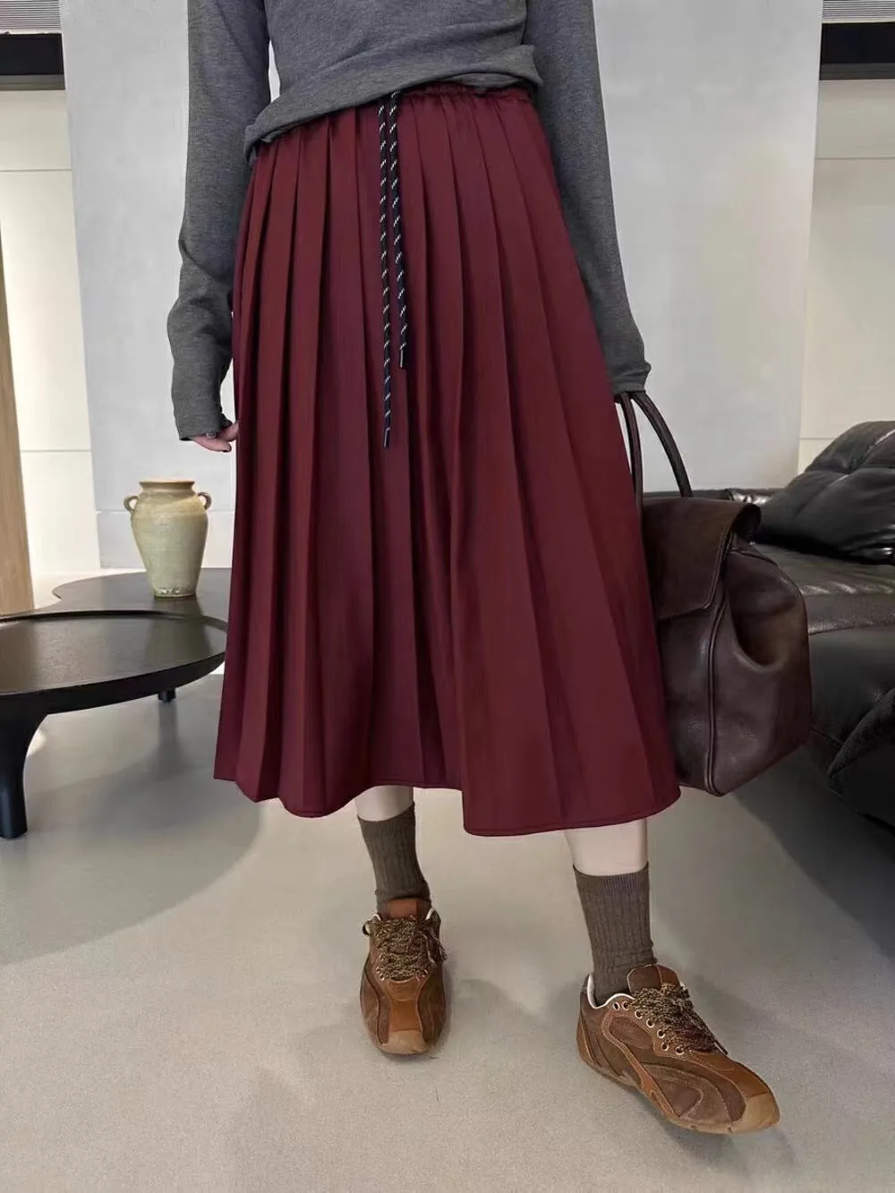Elastic waist pleated skirt