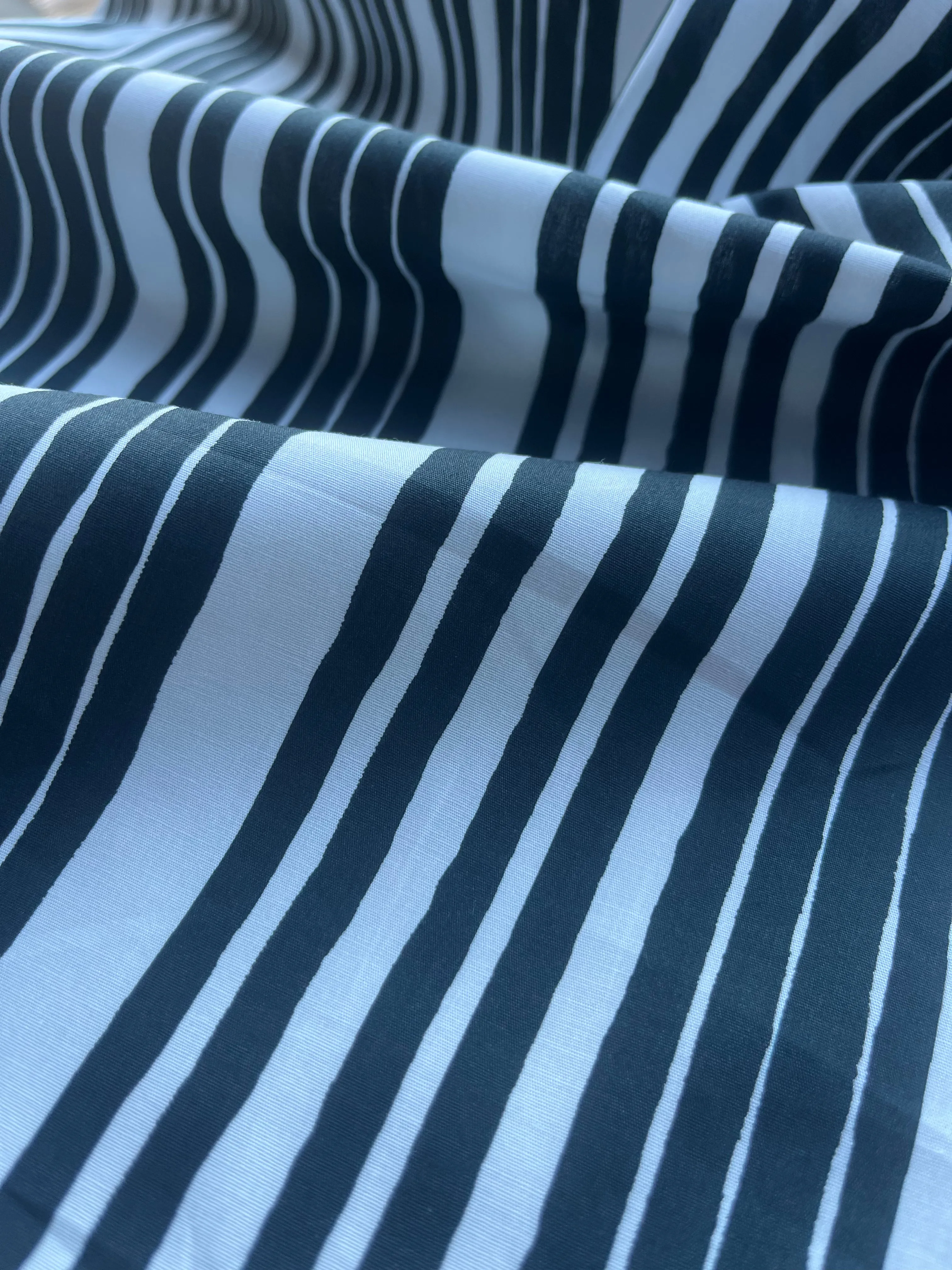 Fatima 009 poplin stretch with "handpainted" stripes