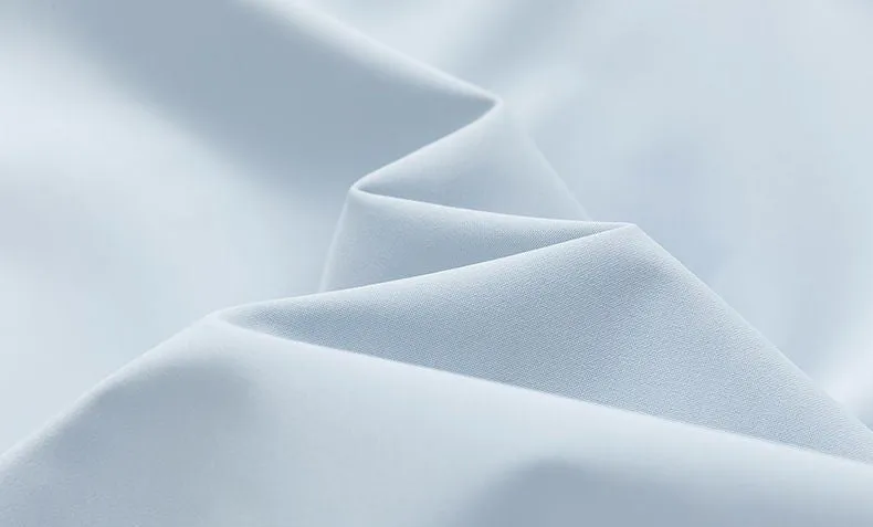 Modern Relaxed-fit Rain Jacket for Men with Windproof Features