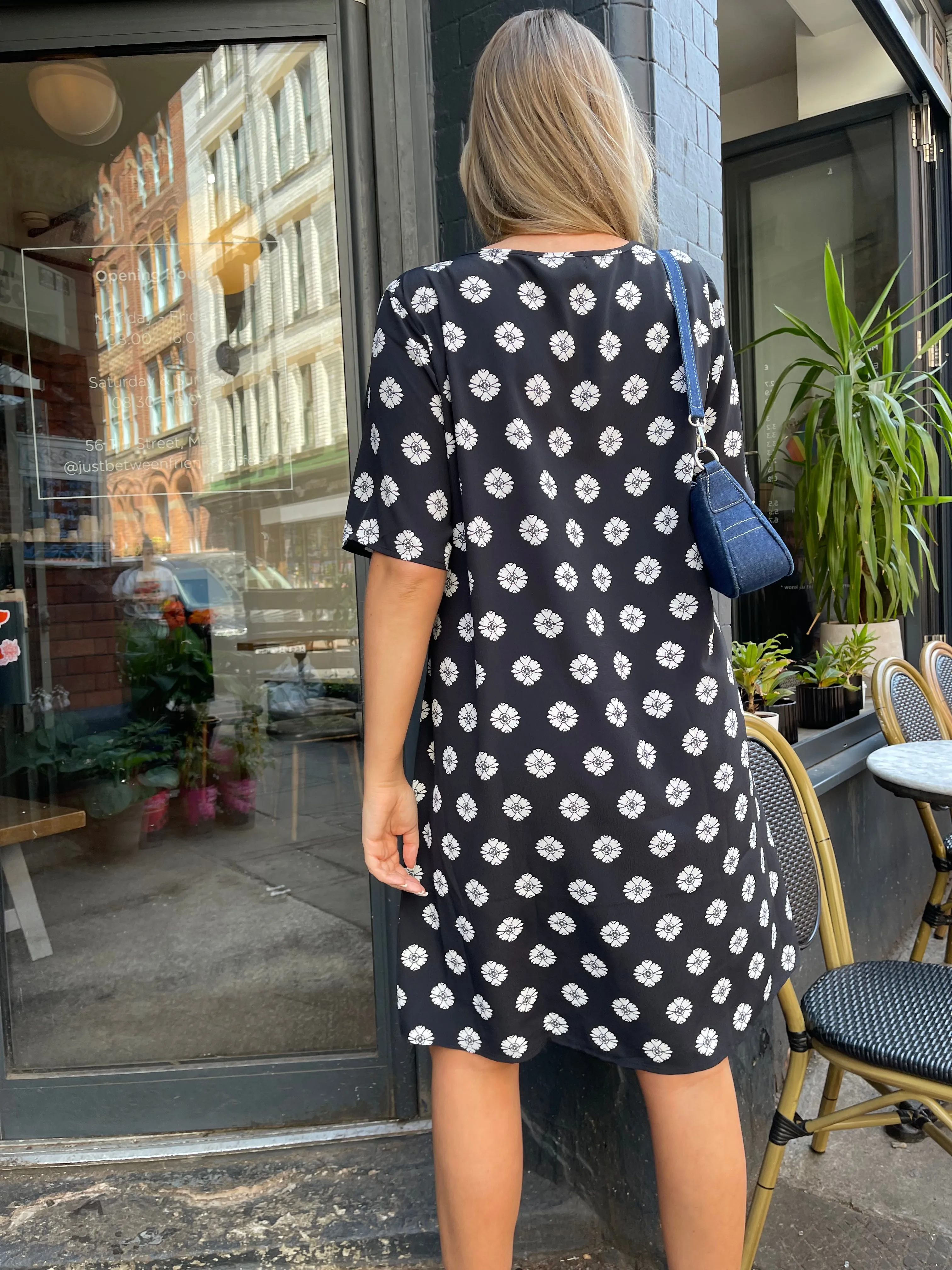 Mono-Daisy T-Shirt Mini-Dress