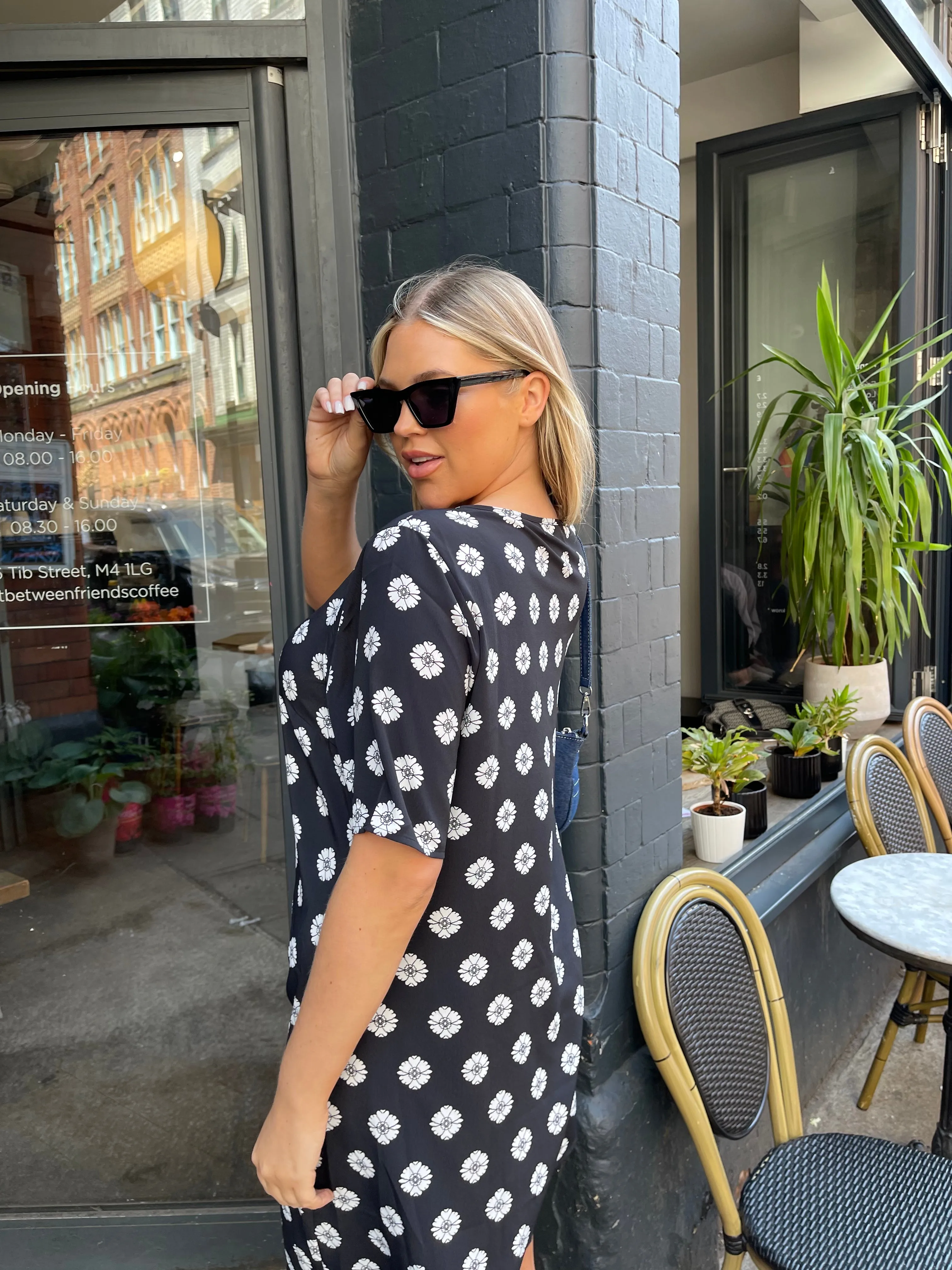 Mono-Daisy T-Shirt Mini-Dress