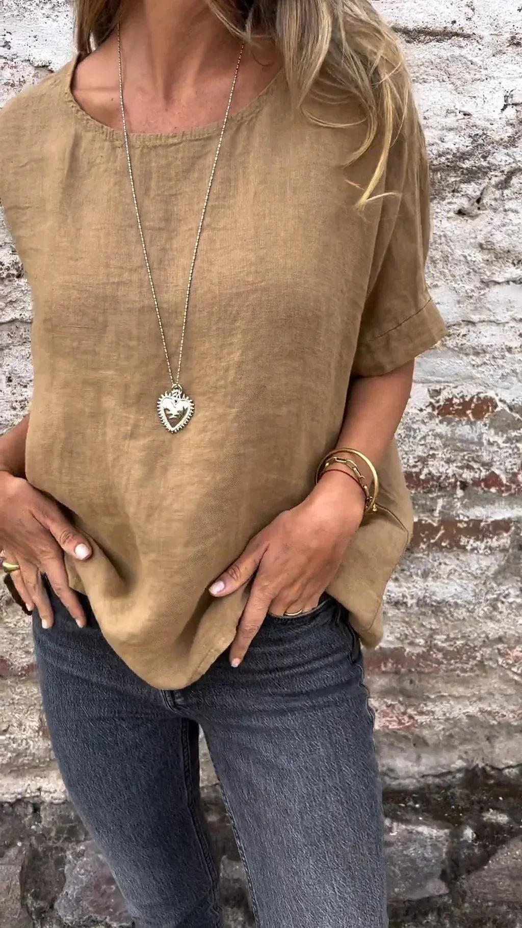Naila - Half-sleeved cotton linen blouse with round neckline, solid color