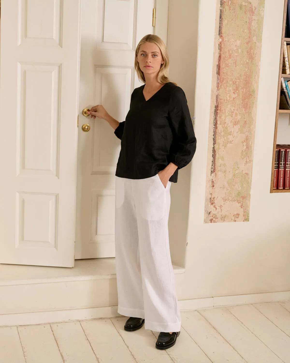 Paula - Linen Blouse in Black