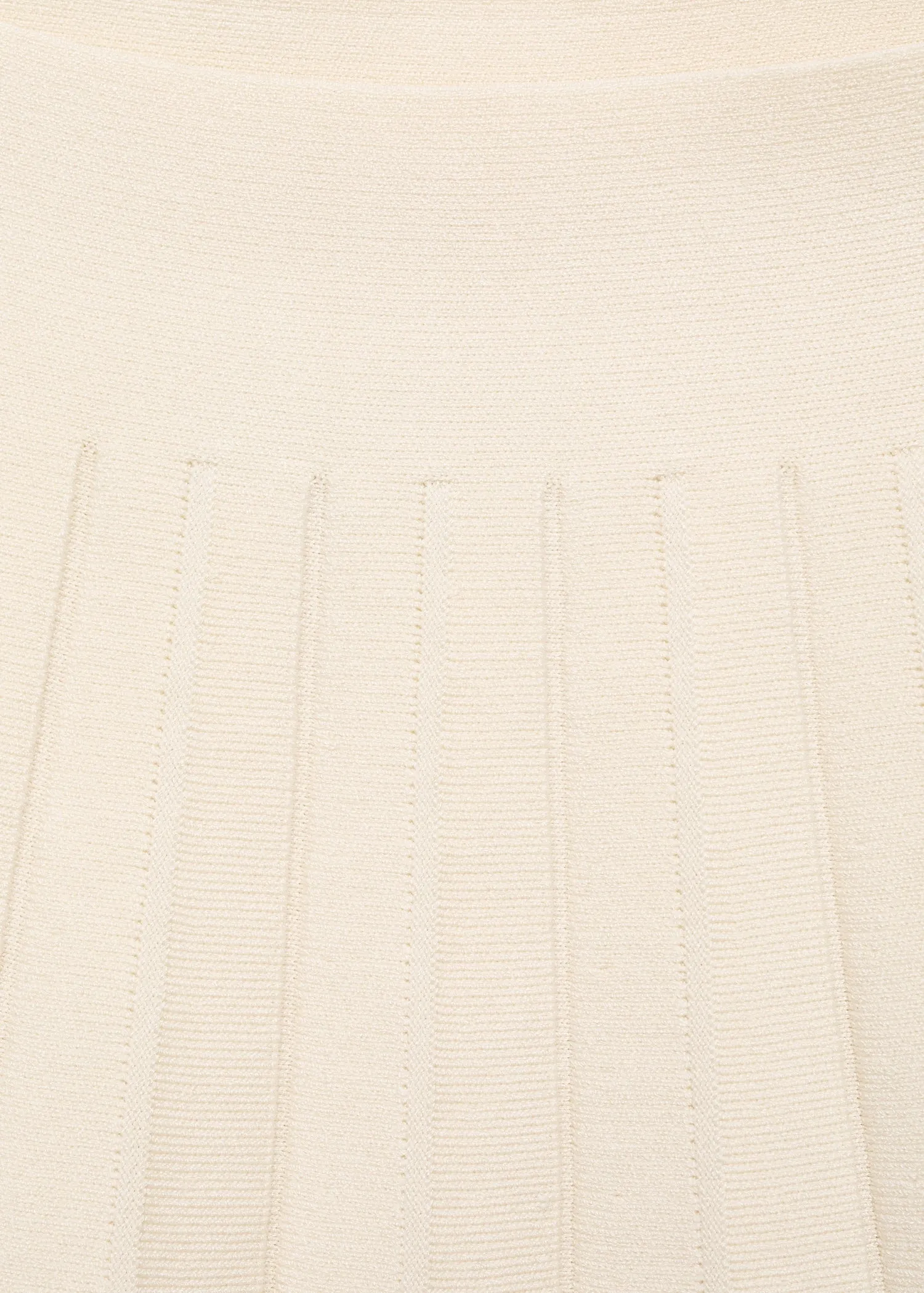 Pleated skirt with contrasting finish