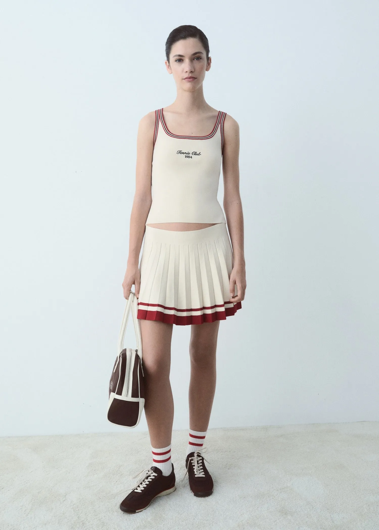 Pleated skirt with contrasting finish