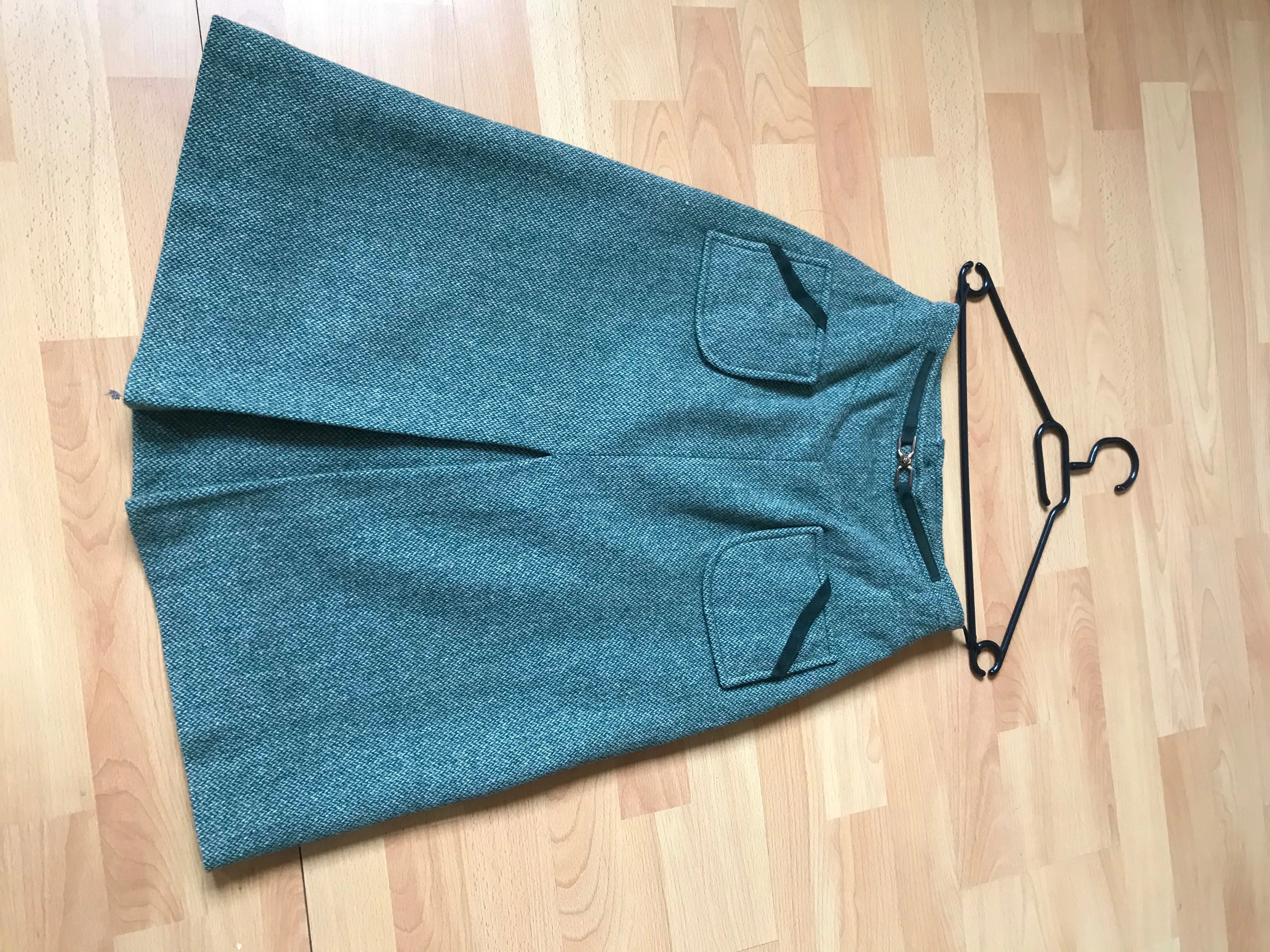 Pleated wool skirt
