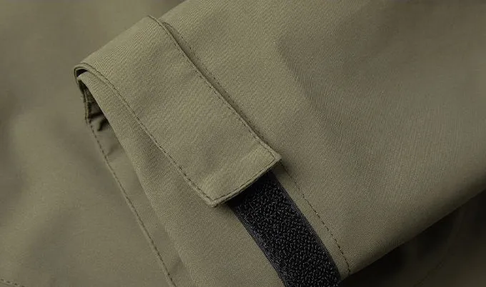 Relaxed-Fit Men's Rain Coat with Easy-to-Clean Fabric and Cargo Pocket