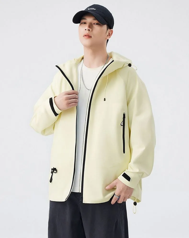 Relaxed-Fit Men's Rain Coat with Easy-to-Clean Fabric and Cargo Pocket