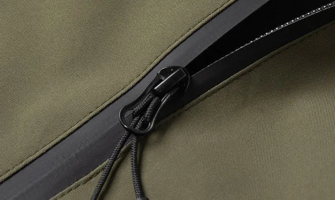 Relaxed-Fit Men's Rain Coat with Easy-to-Clean Fabric and Cargo Pocket