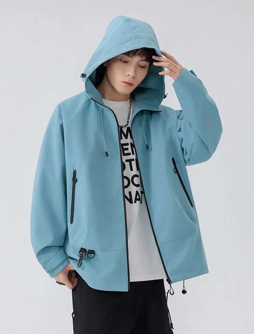 Relaxed-Fit Men's Rain Coat with Easy-to-Clean Fabric and Cargo Pocket