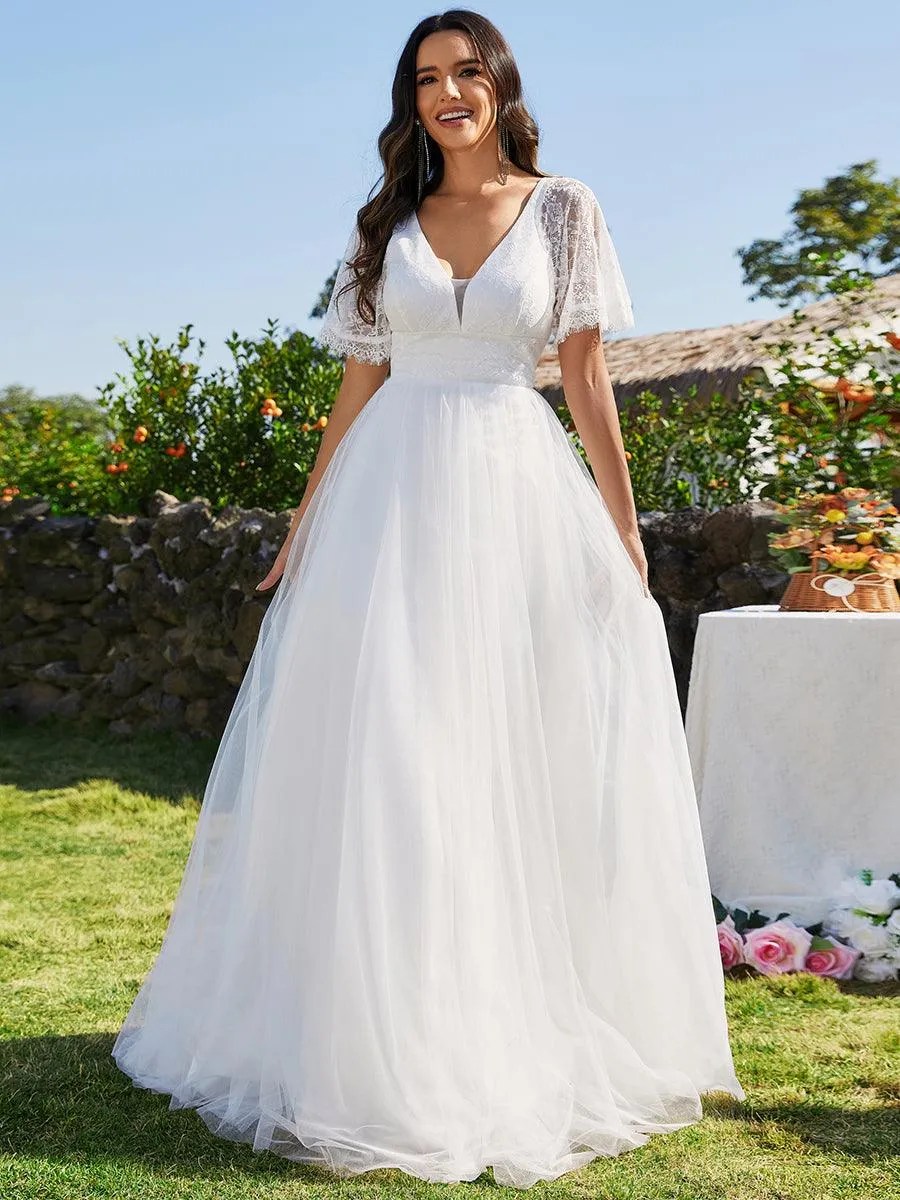 Robe de mariée en tulle avec col en V et manches plissées