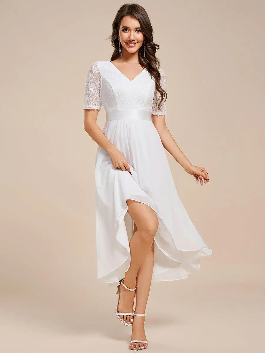 Robe d'invitée mi-longue en mousseline à empiècements en dentelle