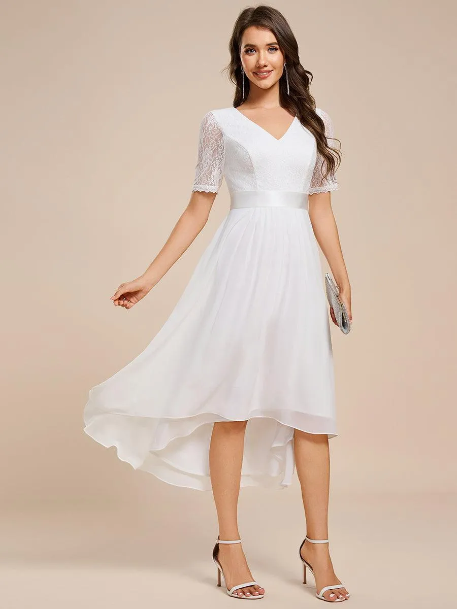 Robe d'invitée mi-longue en mousseline à empiècements en dentelle