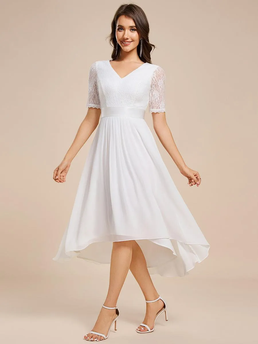 Robe d'invitée mi-longue en mousseline à empiècements en dentelle