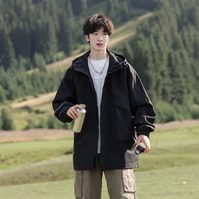 Solid Stain-resistant Relaxed-fit Raincoat for Outdoor Adventures