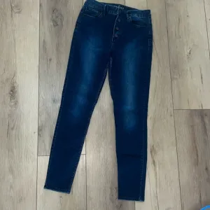 WHBM high rise button fly skinny jeans