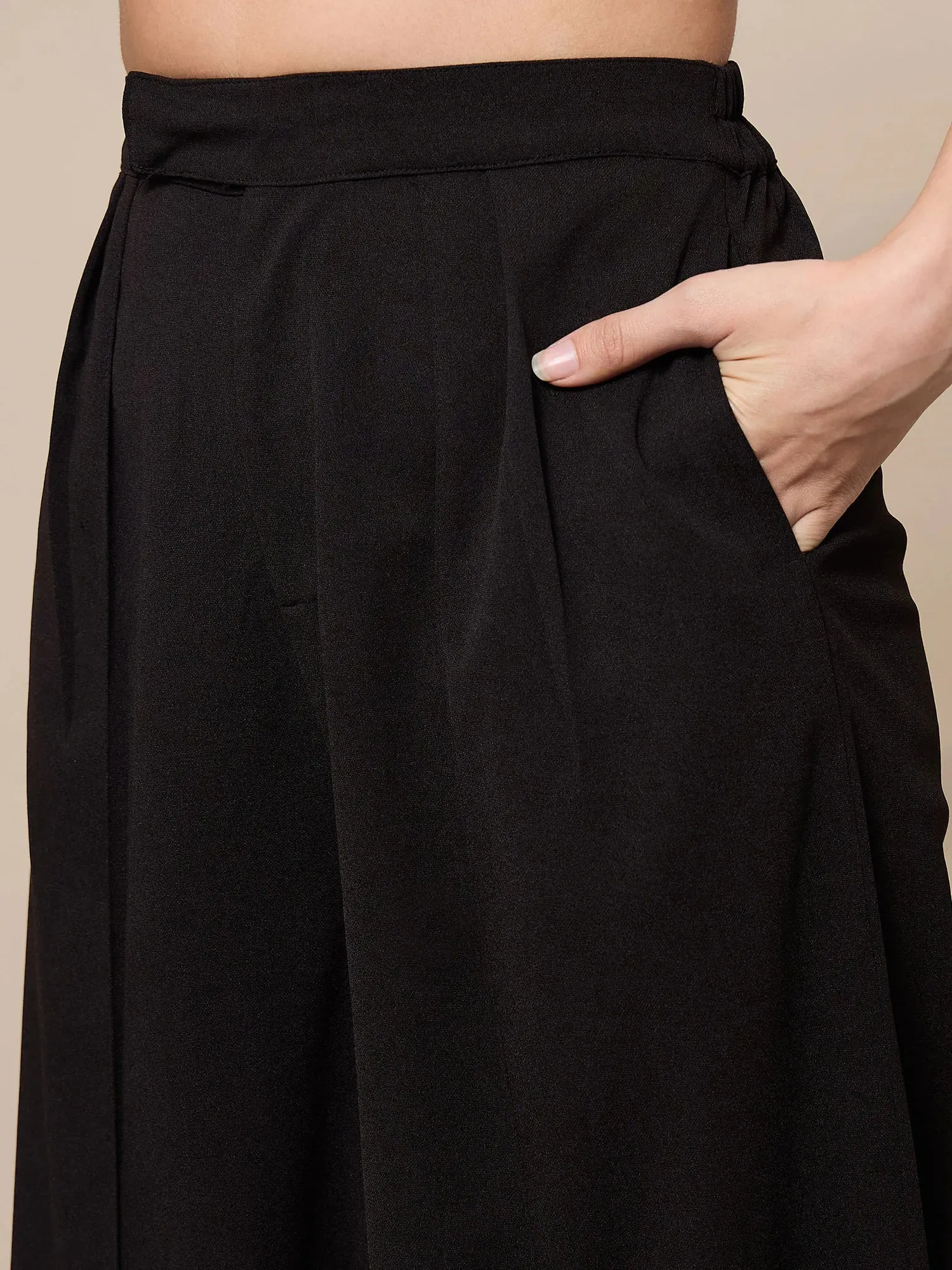 Women Black Pleated Wide Leg Trousers-SFPANT50908