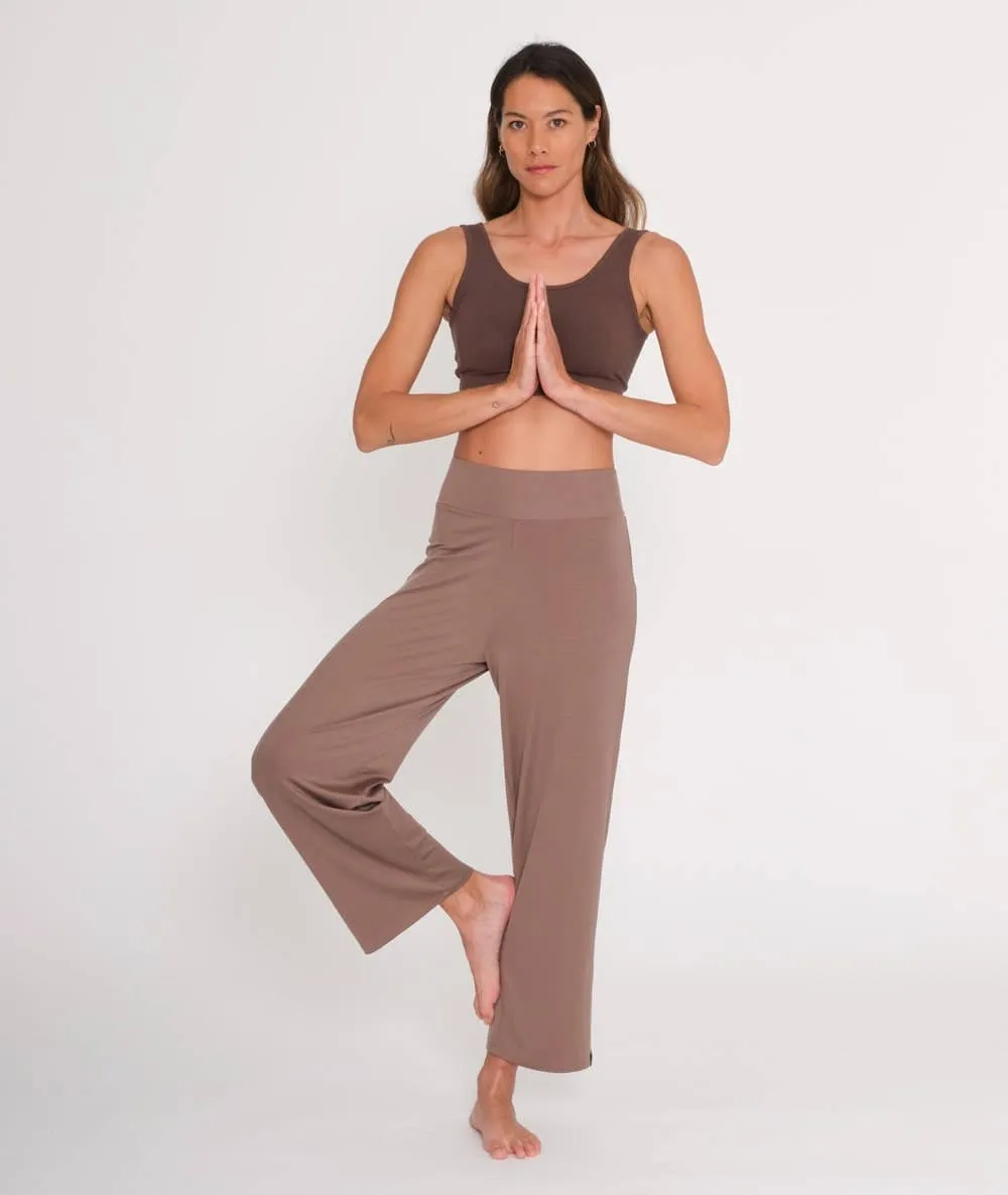Women's flared cut yoga pants