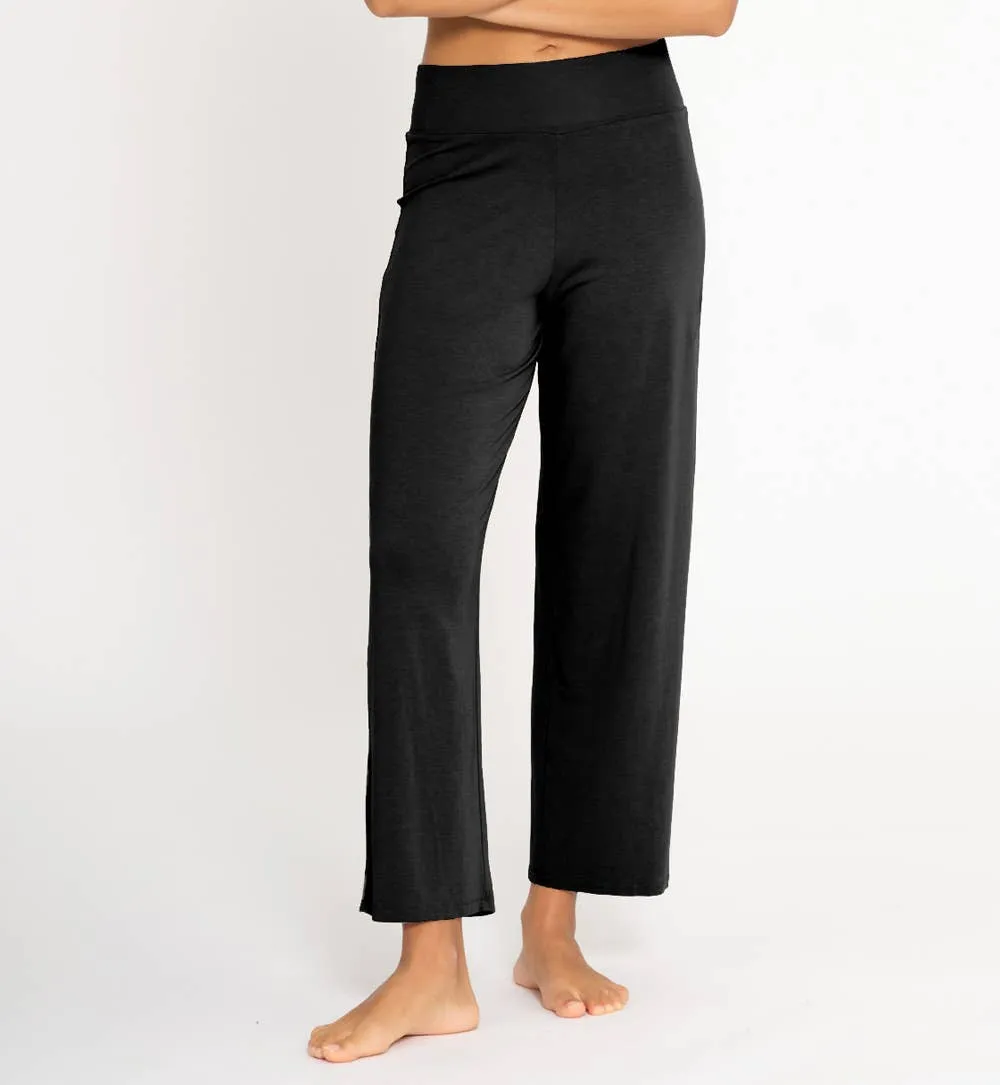 Women's flared cut yoga pants
