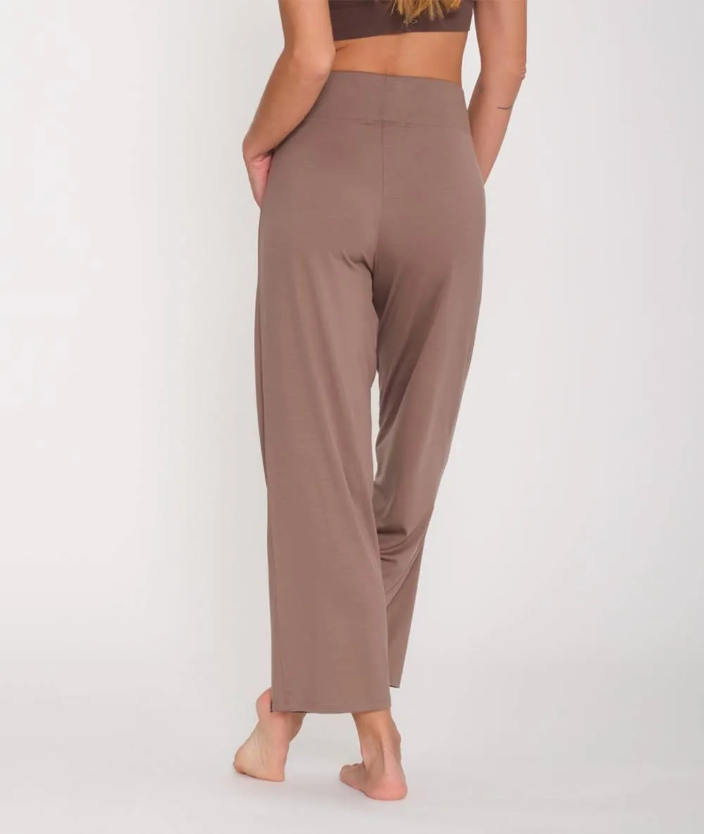 Women's flared cut yoga pants