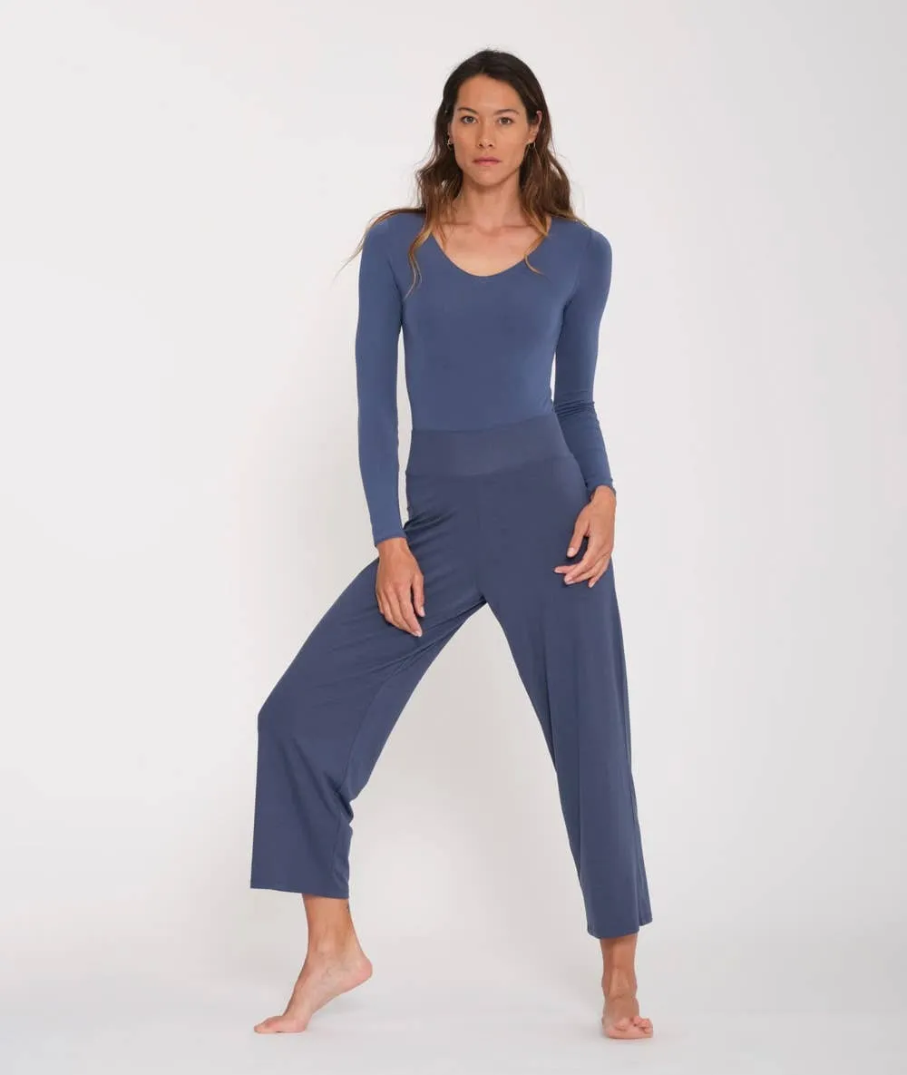 Women's flared cut yoga pants