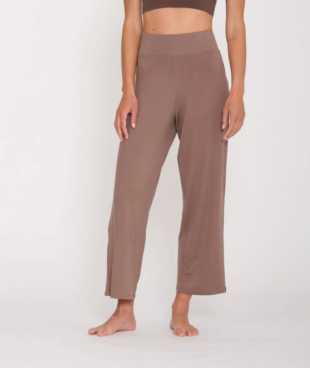 Women's flared cut yoga pants