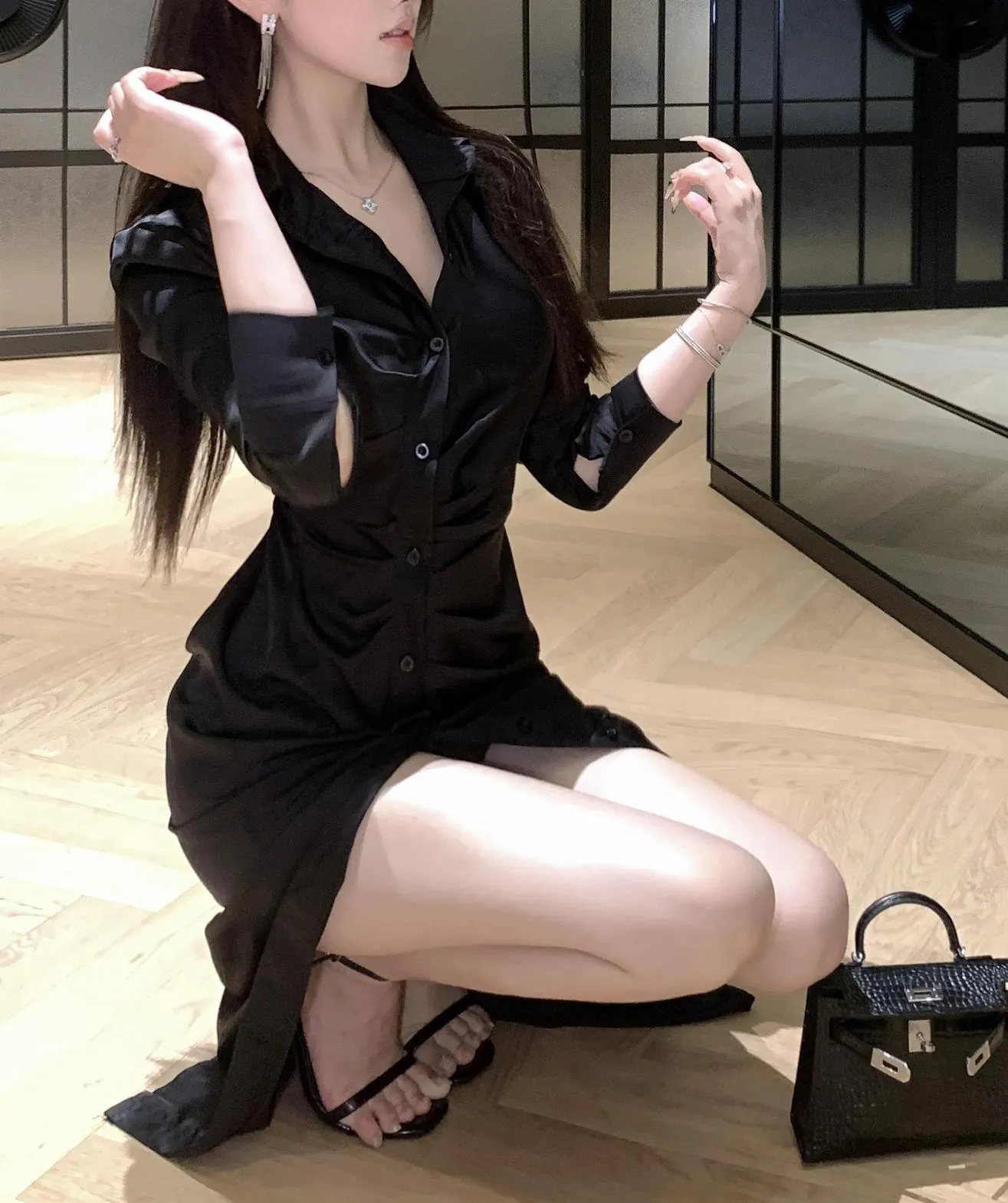 Women's Slinky French Style Shirt Shirtwaist Dress with Spread Neckline and Waist Adjustment