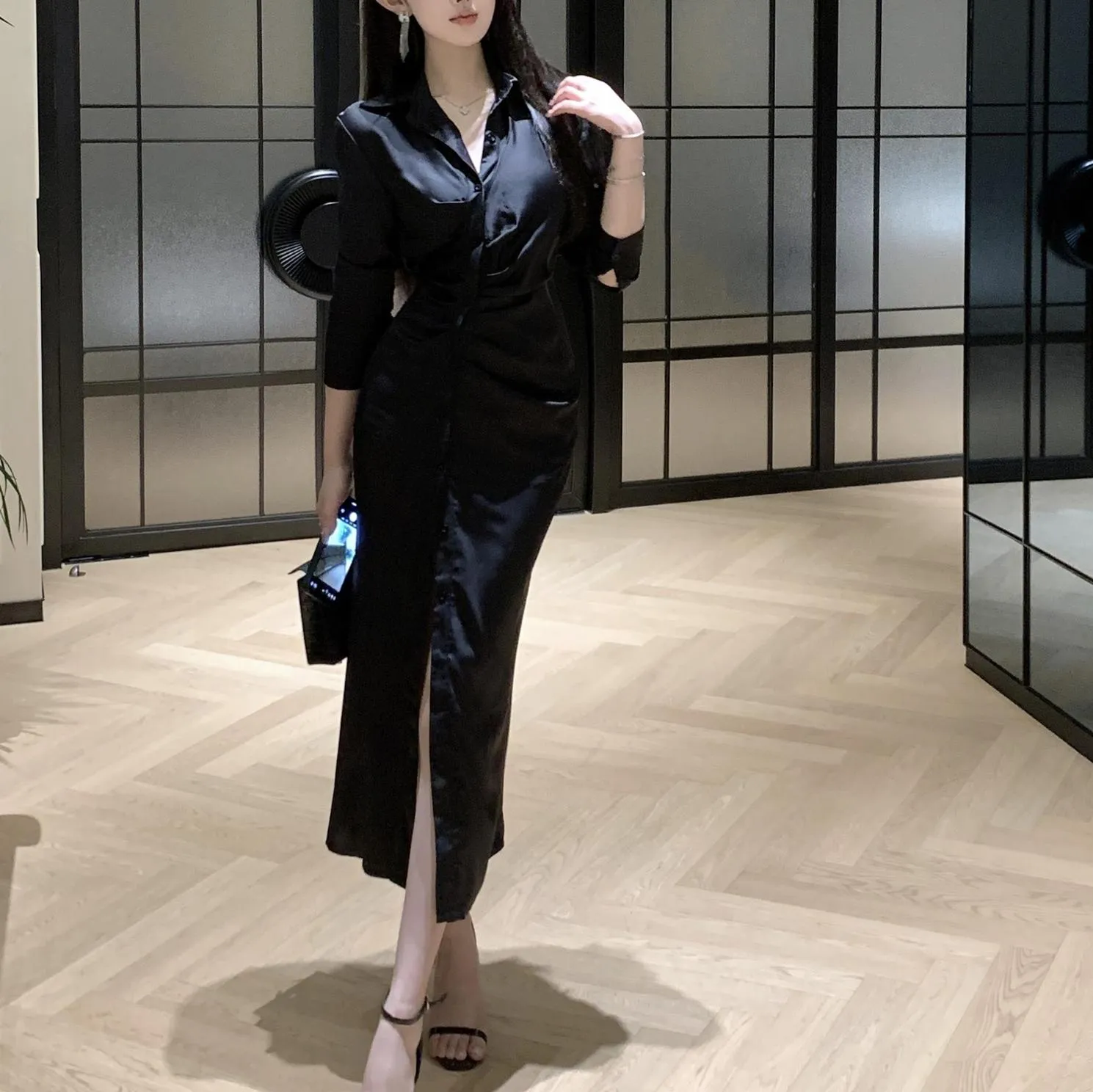 Women's Slinky French Style Shirt Shirtwaist Dress with Spread Neckline and Waist Adjustment